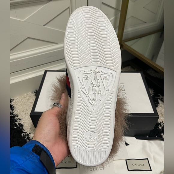 Like New Men’s Size 8 (Euro Size 41) Gucci ACE Bee Sneakers With Fur In White - Picture 11 of 14